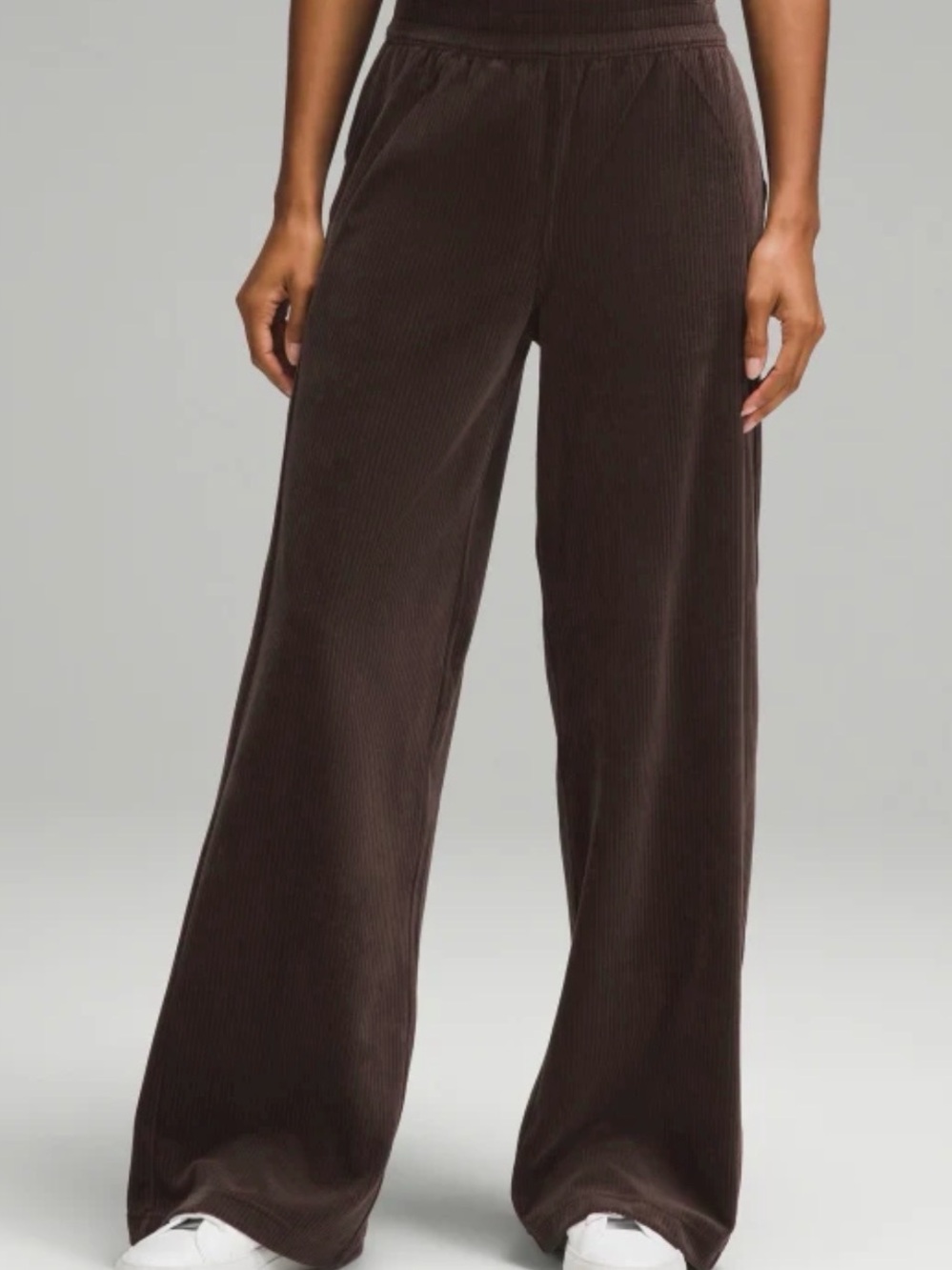 Lululemon Scuba Mid-Rise Wide-Leg Pant
Velvet Cord